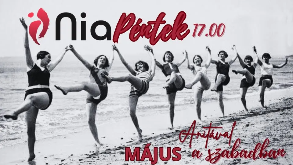 Nija pleše sa Anitom na otvorenom.